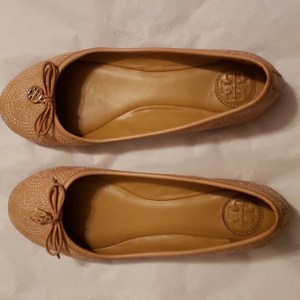Tory Burch Leather Chelsea Cream Color Ballet Flats Sz 7